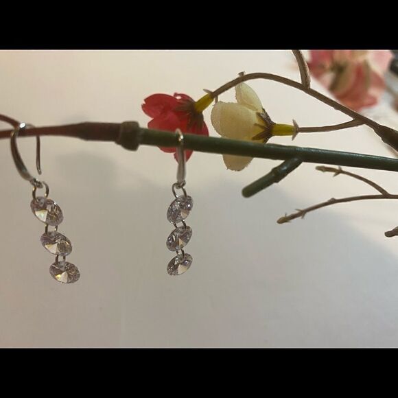 💥Swarovski Sophisticated Crystal Drop Earrings - Picture 2 of 10